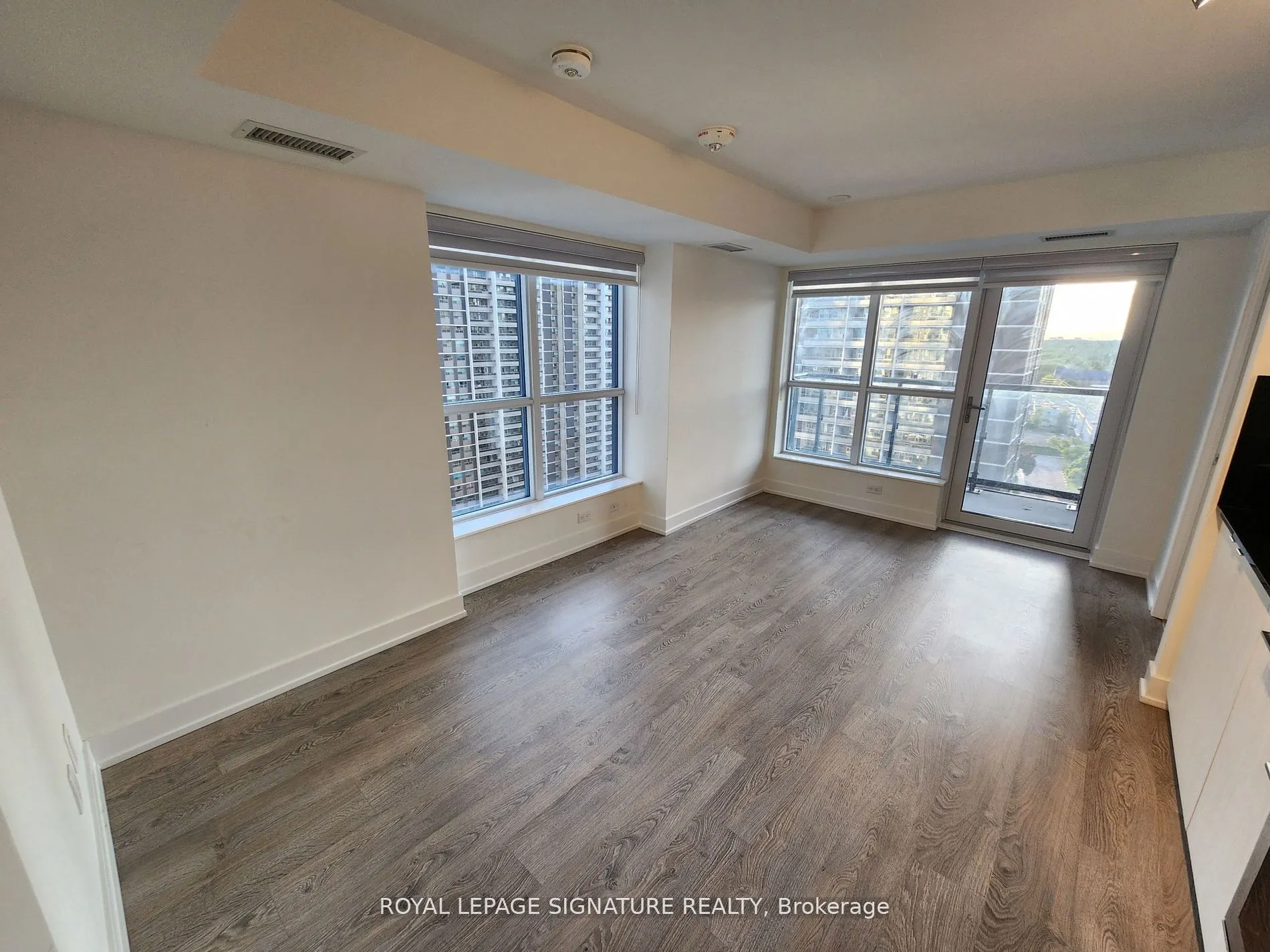 5 Mabelle Avenue, #1433
