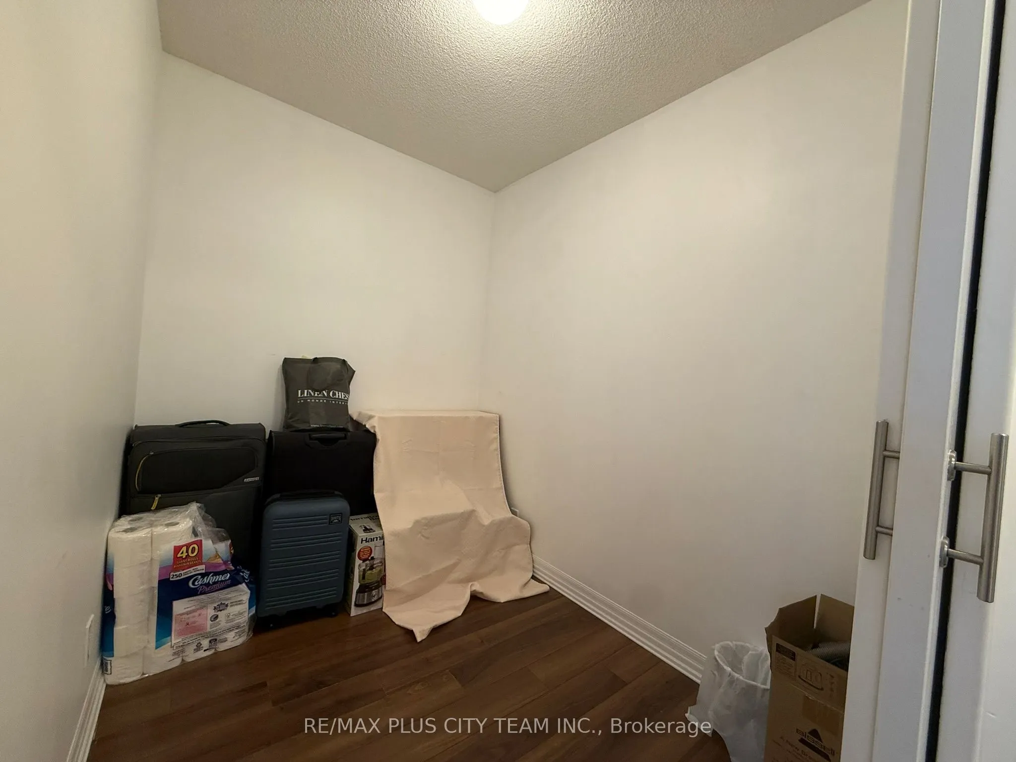 80 Esther Lorrie Drive S