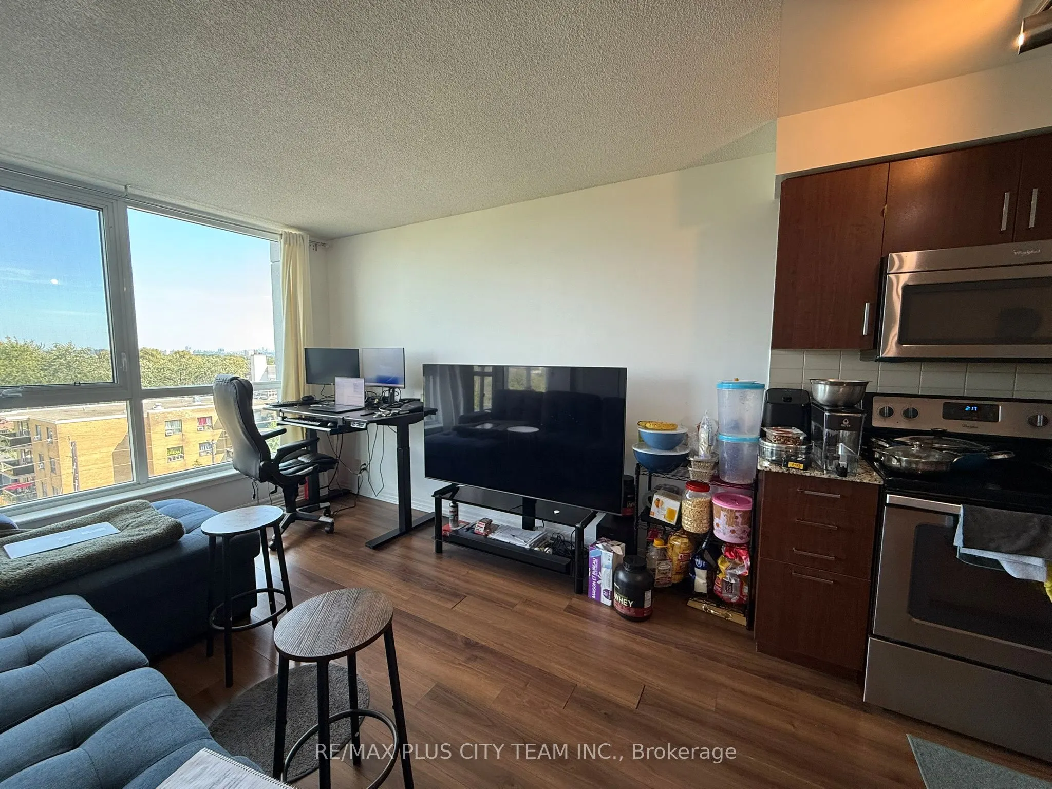 80 Esther Lorrie Drive S