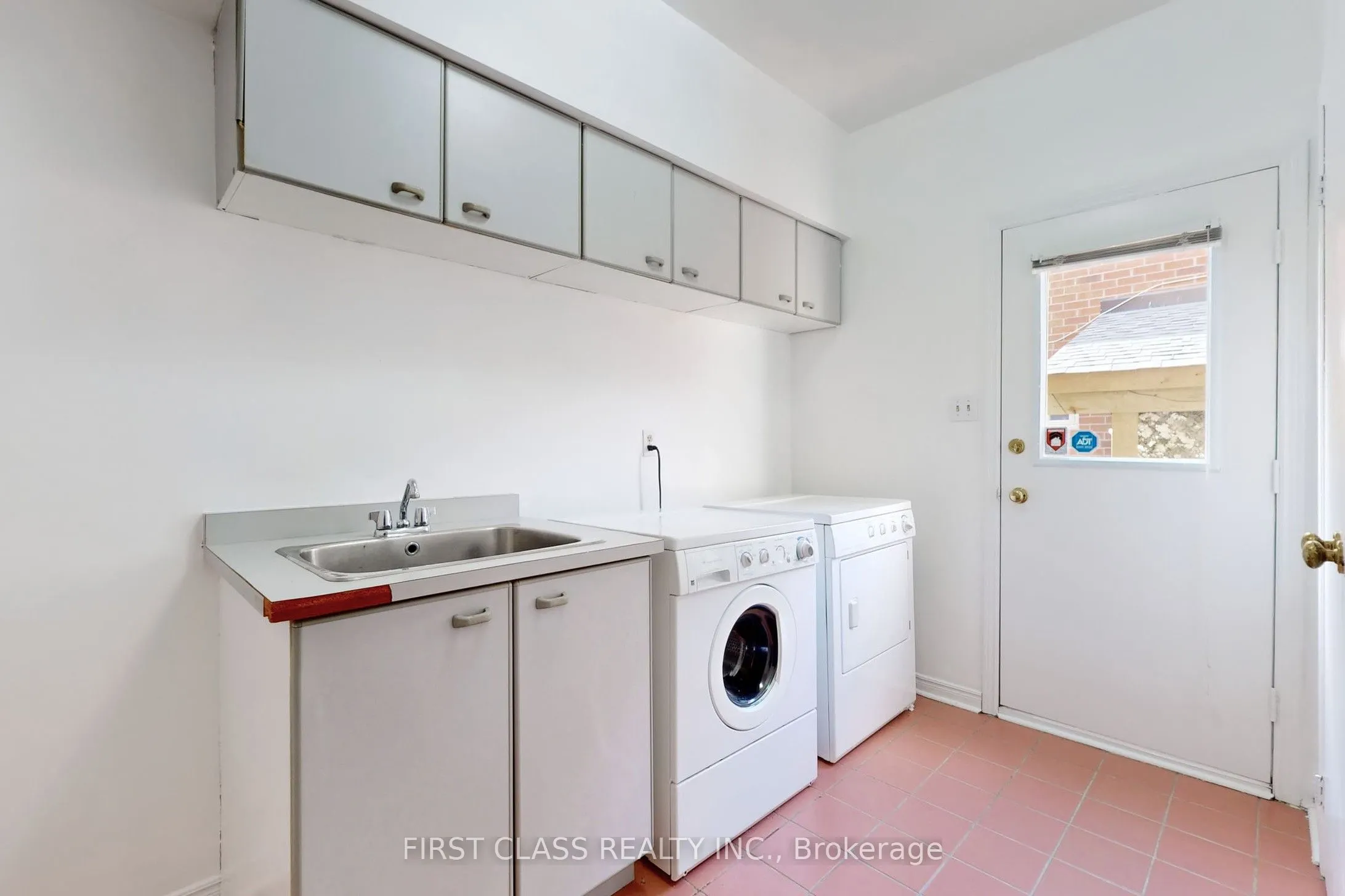 7 Kenpark Avenue