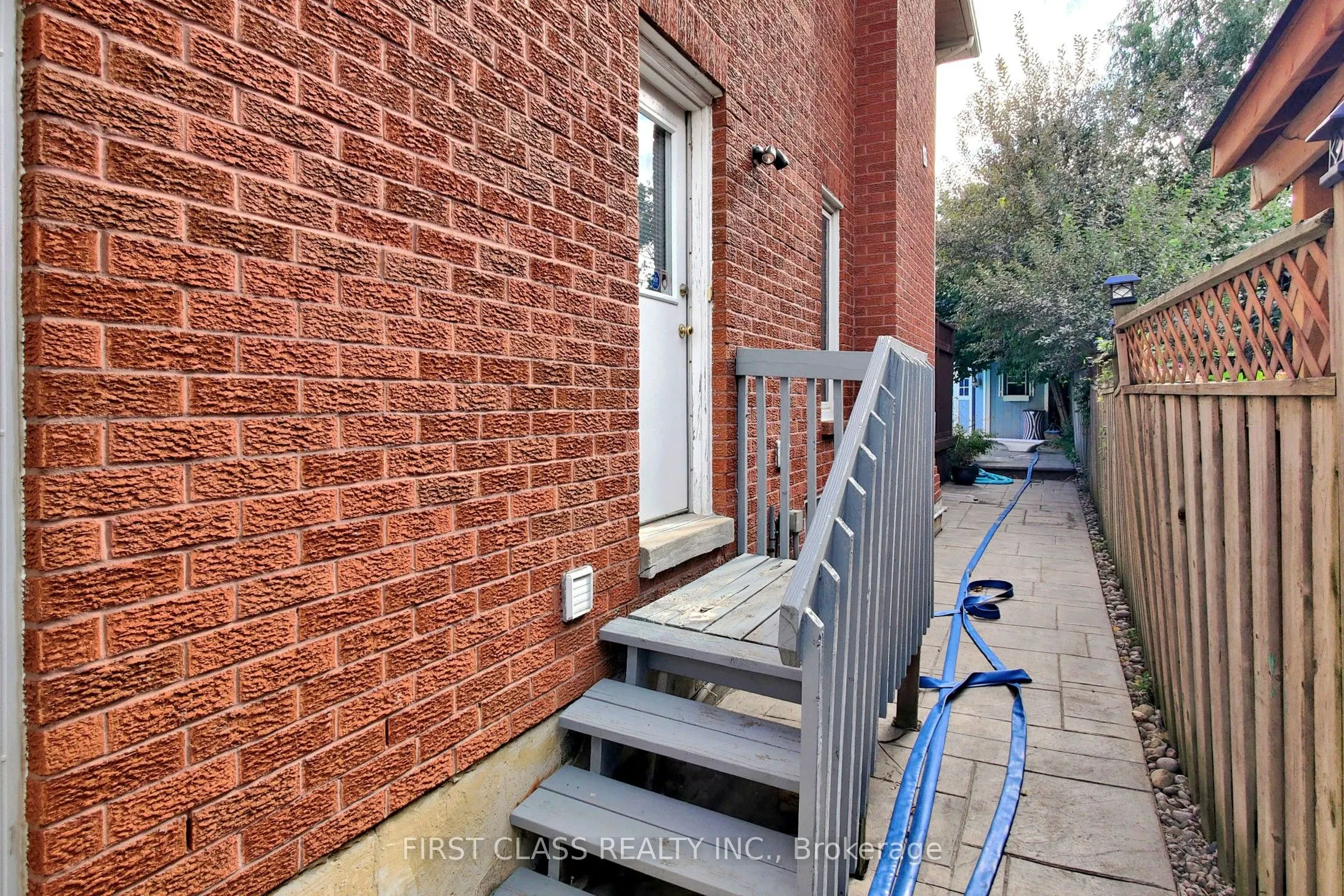 7 Kenpark Avenue