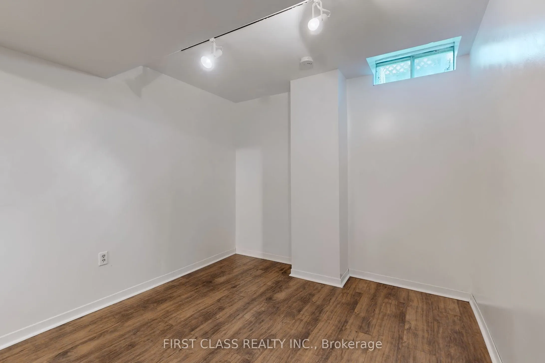 7 Kenpark Avenue