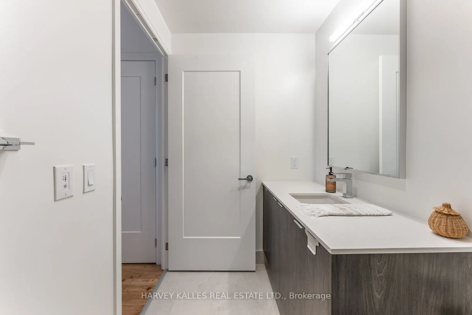 293 The Kingsway, #521