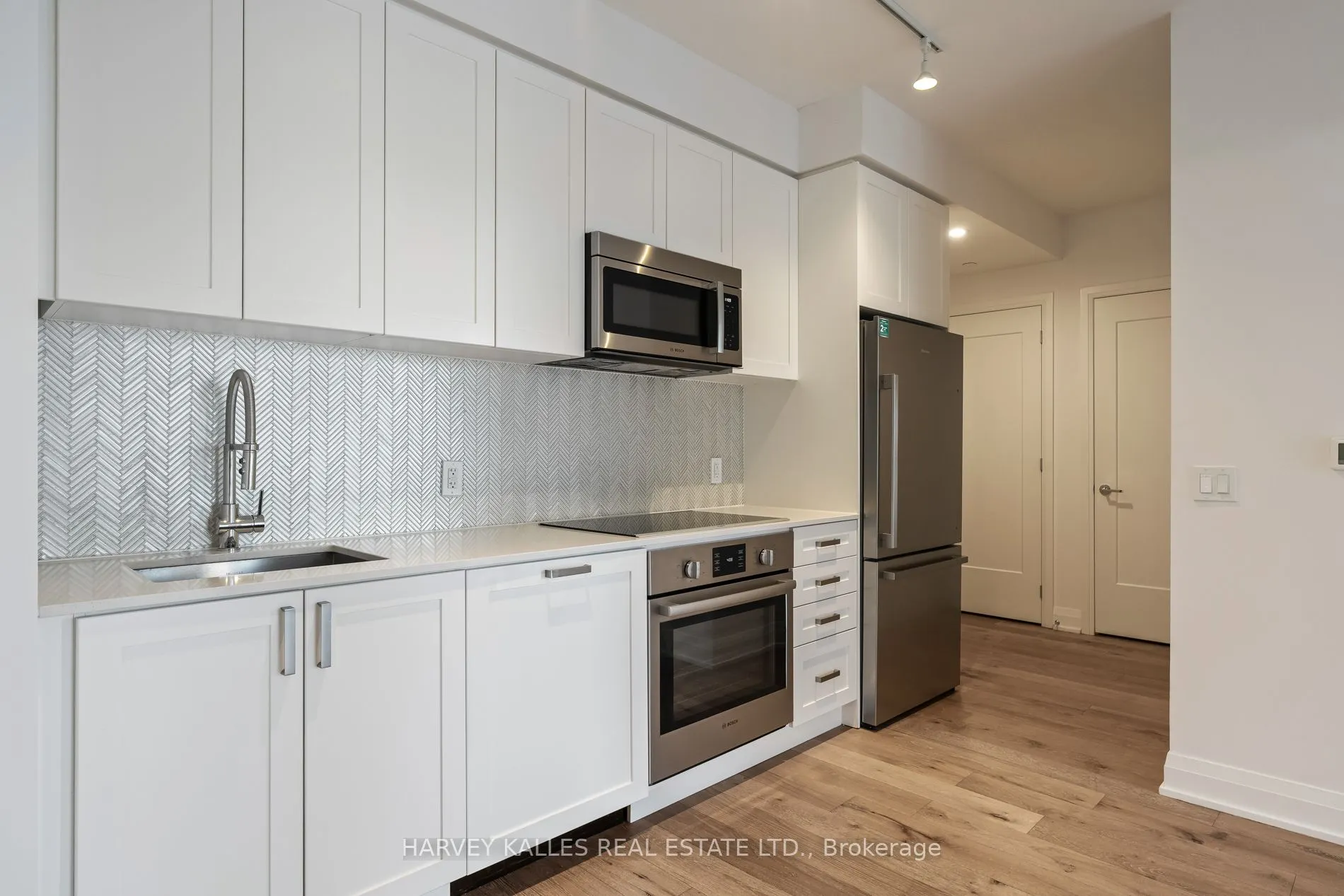 293 The Kingsway, #521