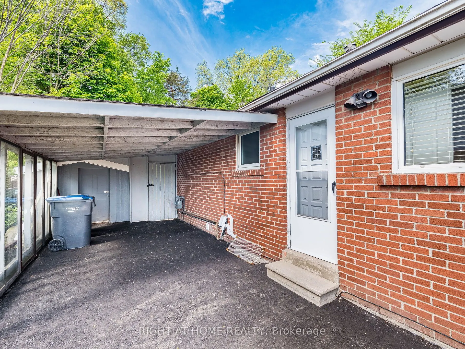 118 Bonham Boulevard