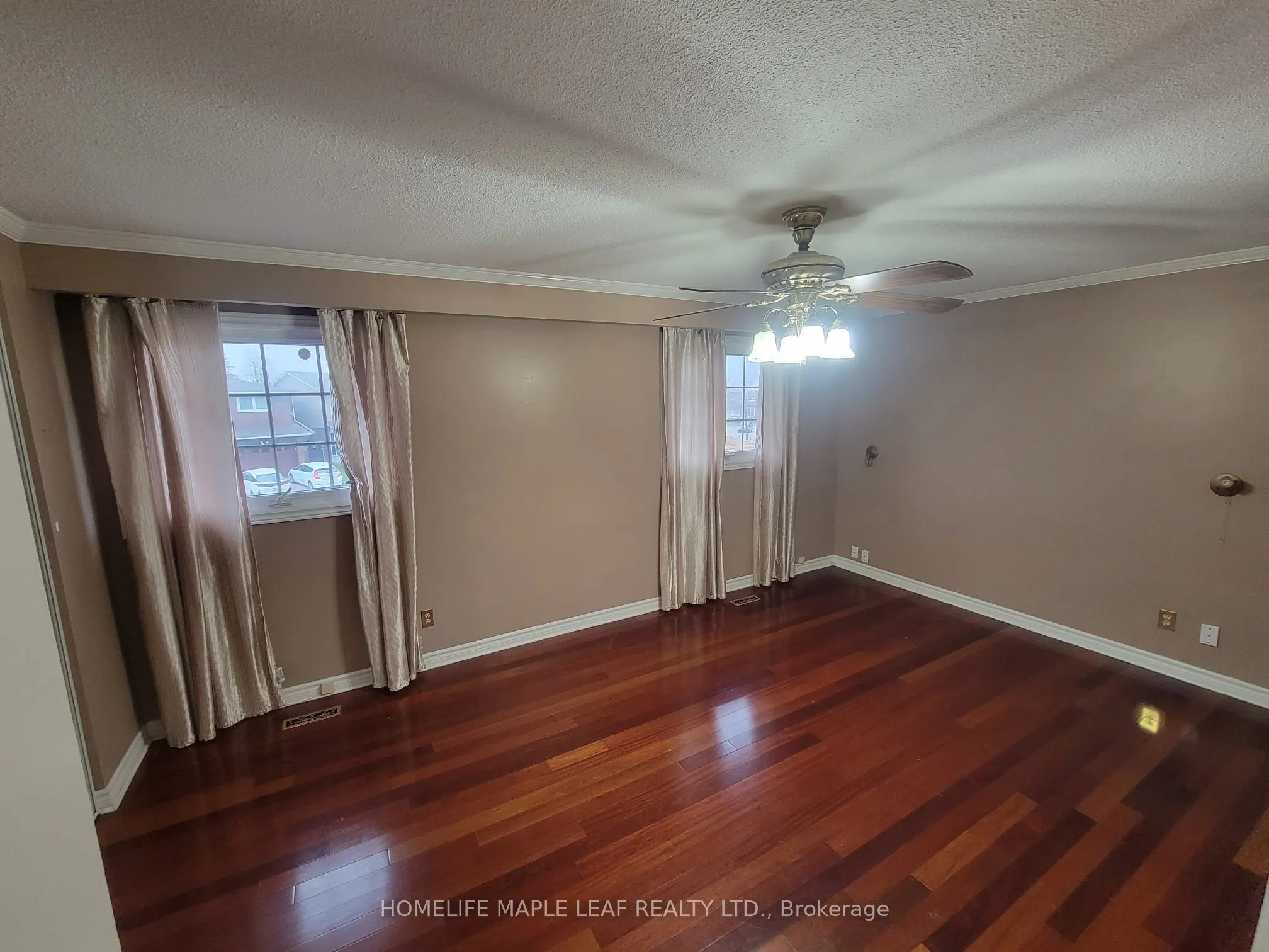 4 Ashurst Crescent, #Upper