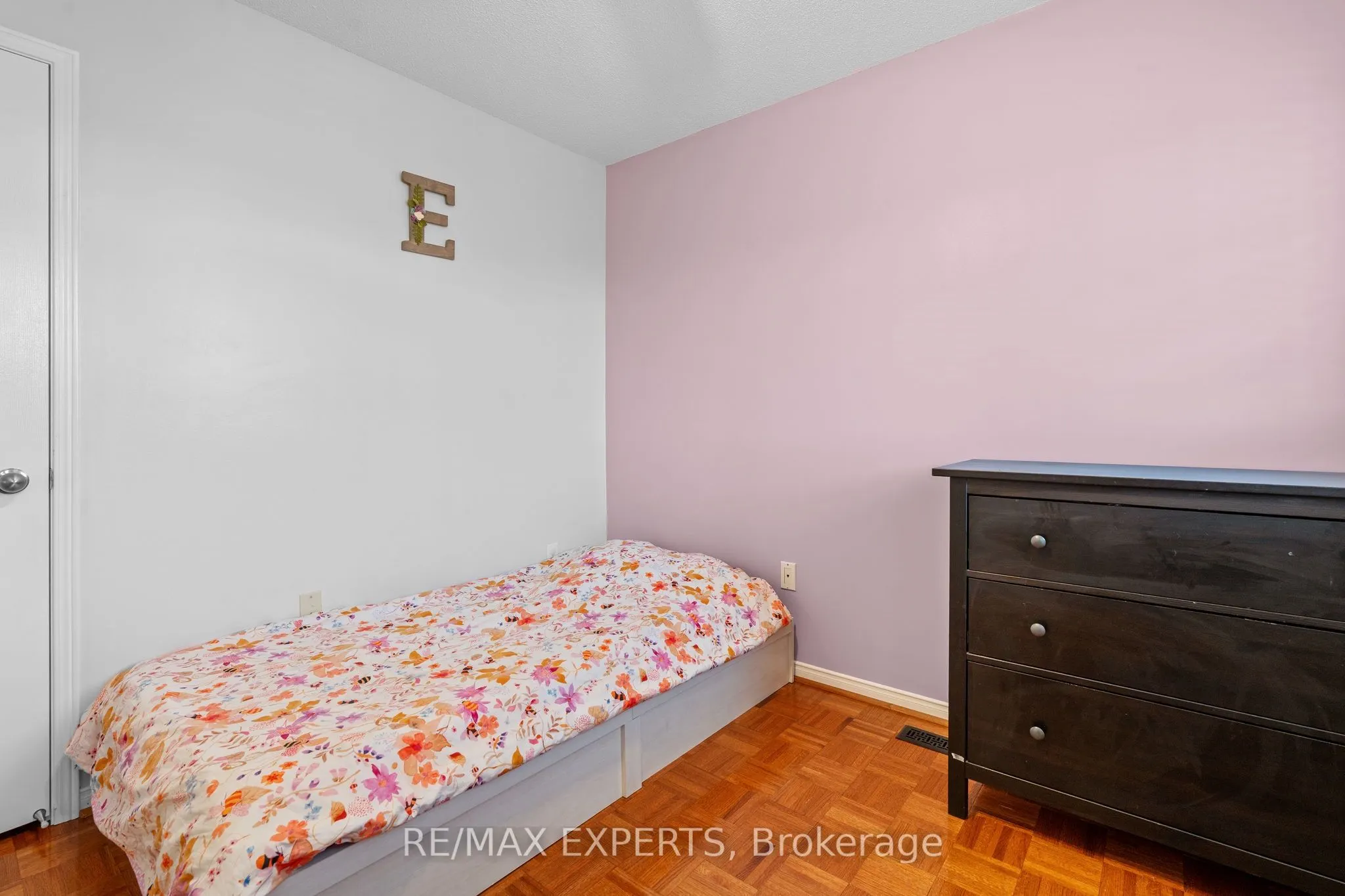 8 Strawberry Hill Court