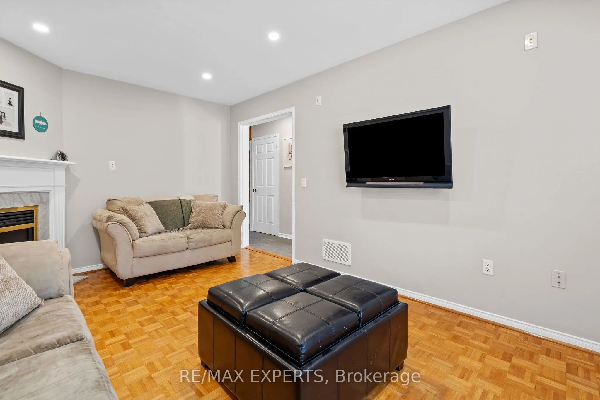 8 Strawberry Hill Court