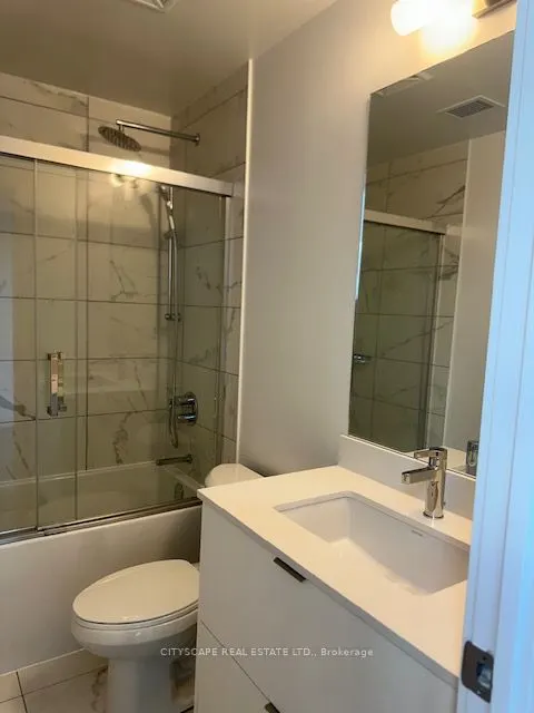 204 Burnhamthorpe Road E, #704