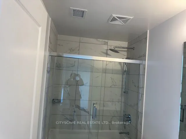 204 Burnhamthorpe Road E, #704