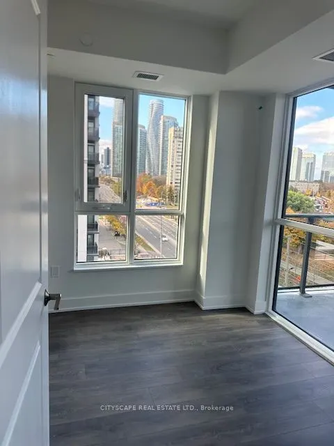 204 Burnhamthorpe Road E, #704