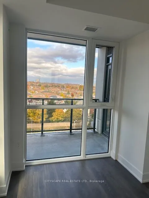 204 Burnhamthorpe Road E, #704
