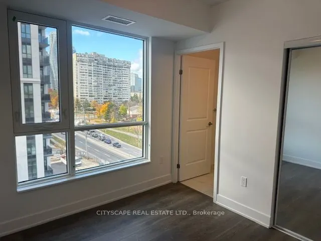 204 Burnhamthorpe Road E, #704