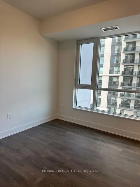 204 Burnhamthorpe Road E, #704