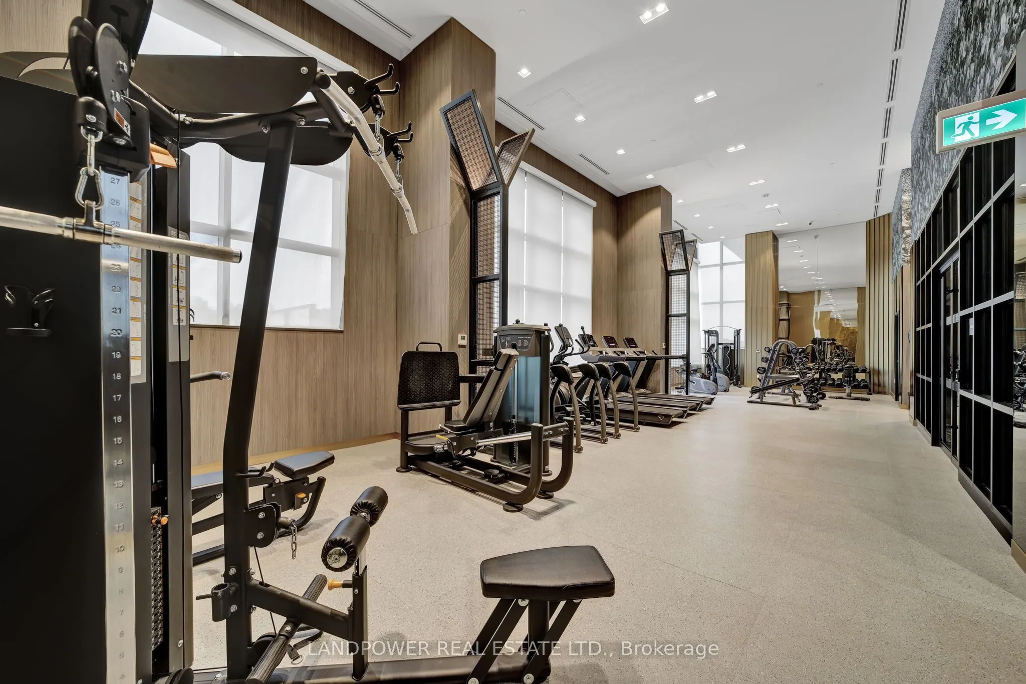 395 Dundas Street W, #829