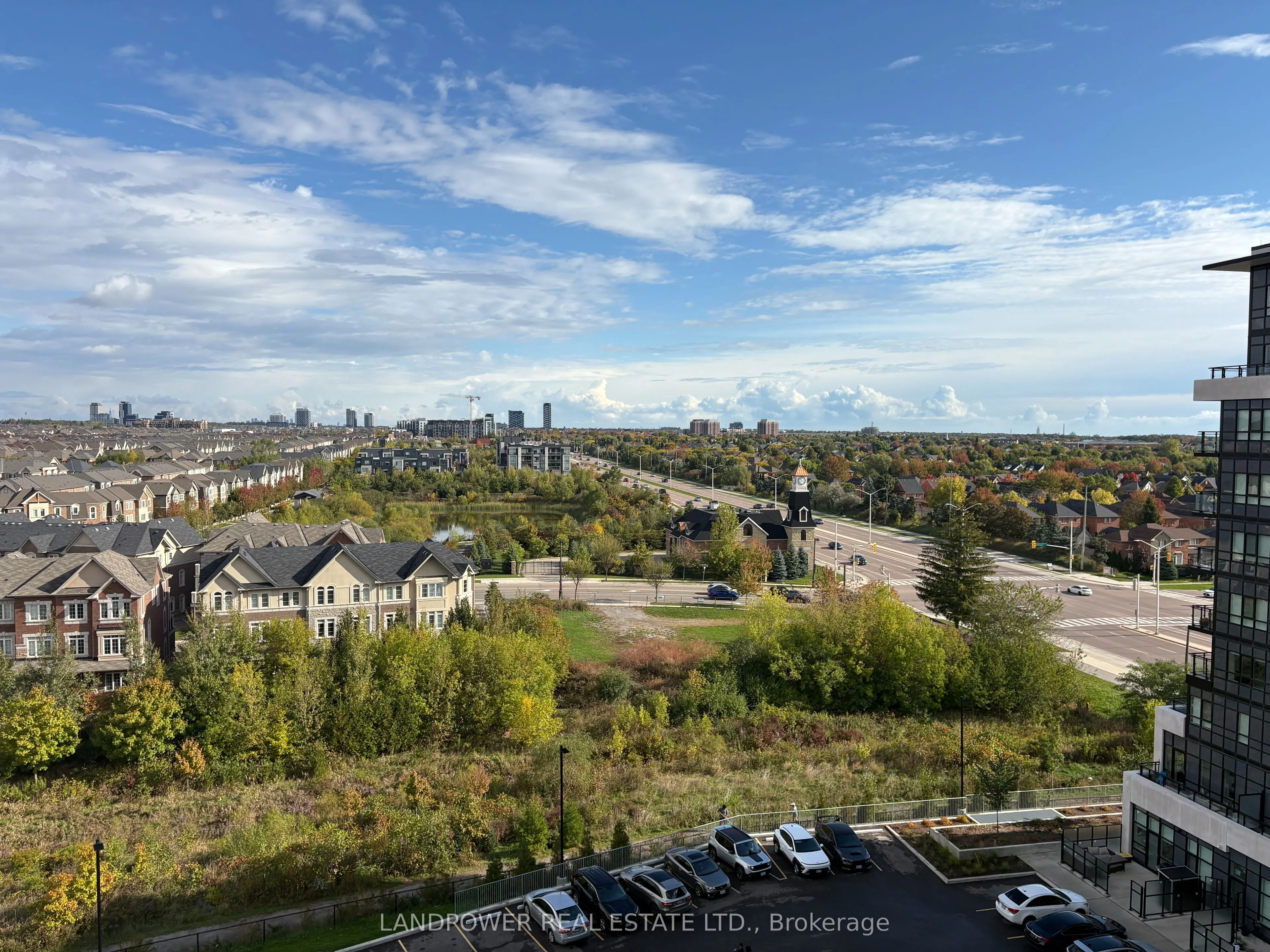395 Dundas Street W, #829