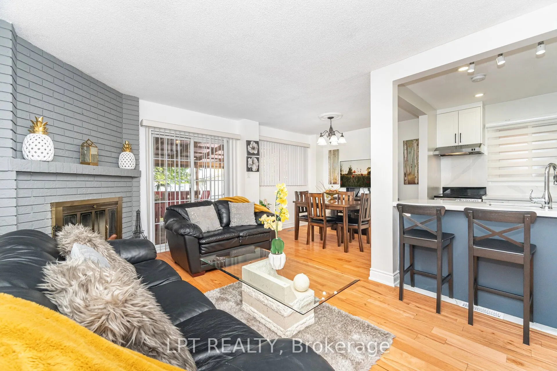 27 Woodsview Avenue