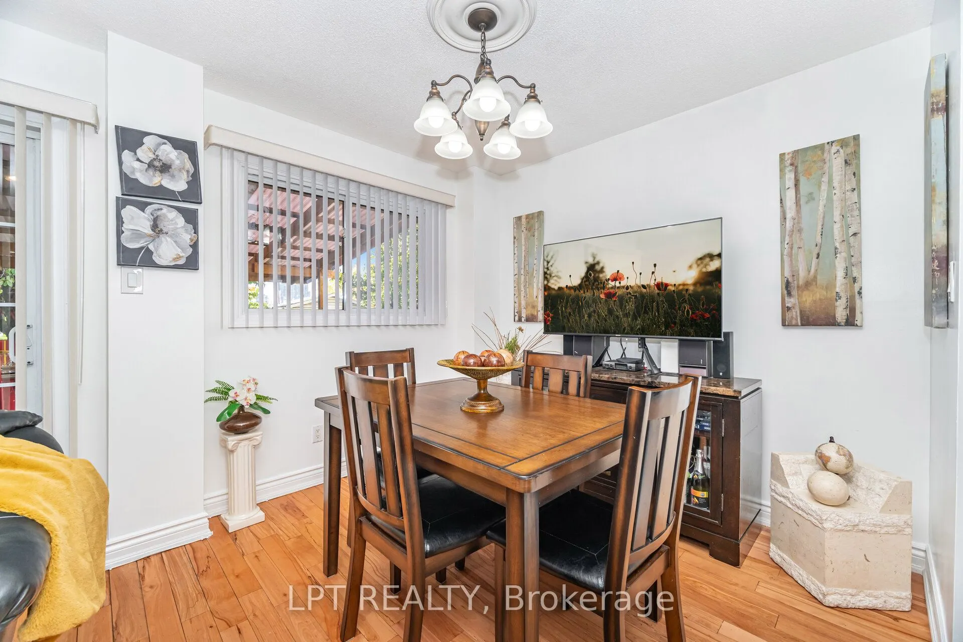 27 Woodsview Avenue