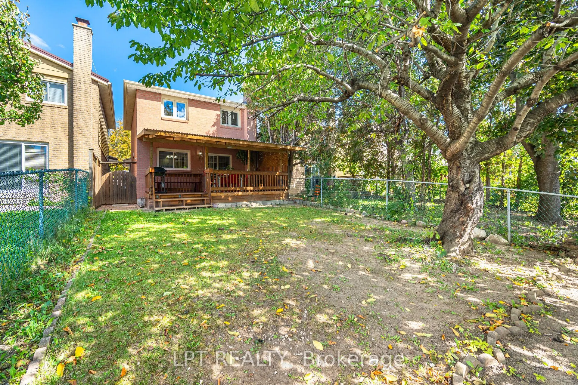 27 Woodsview Avenue