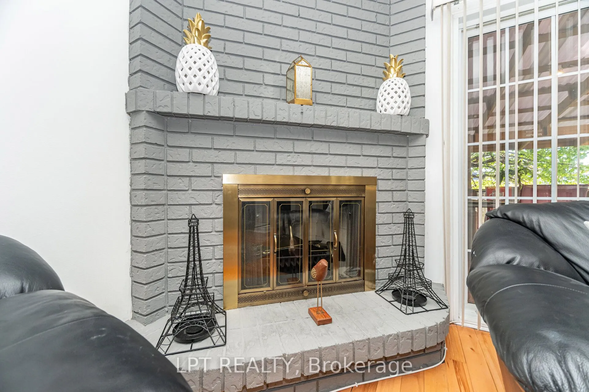 27 Woodsview Avenue