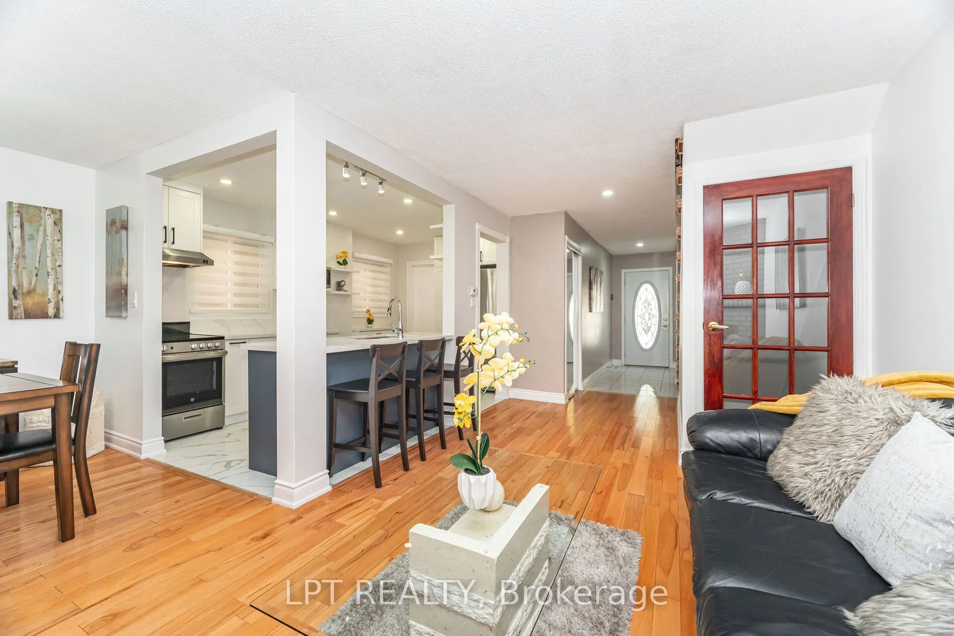 27 Woodsview Avenue