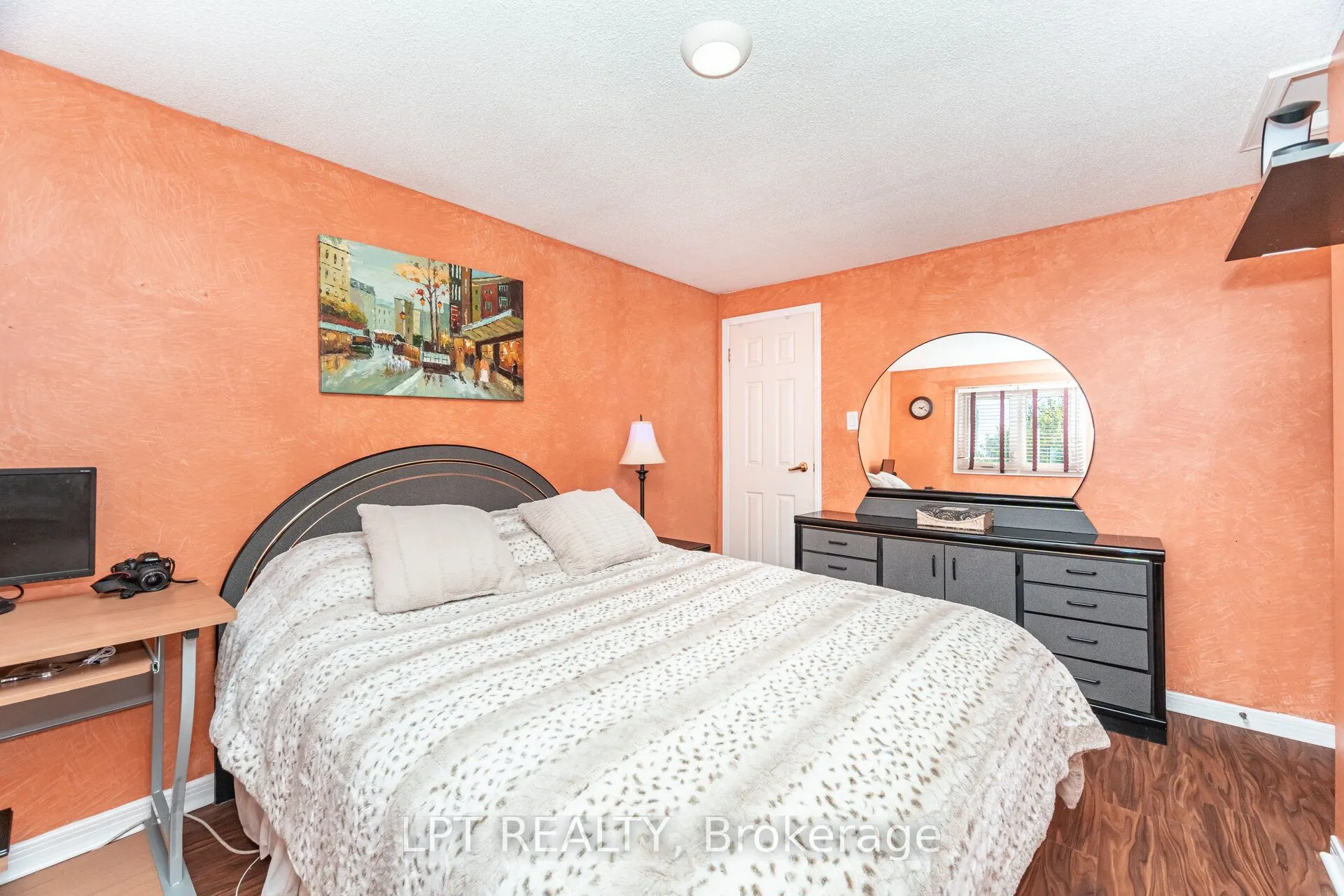 27 Woodsview Avenue