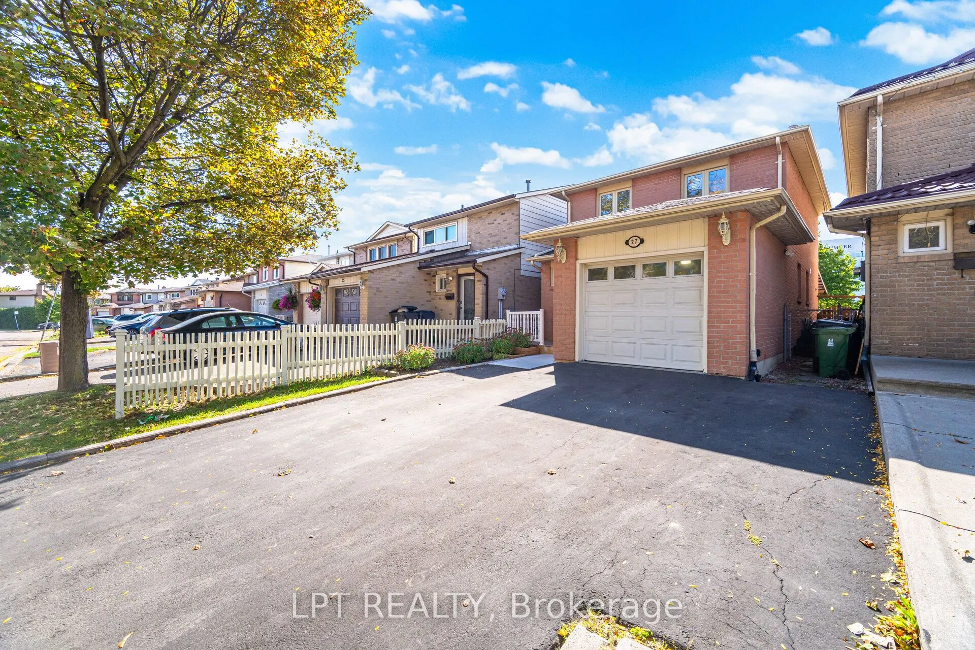 27 Woodsview Avenue