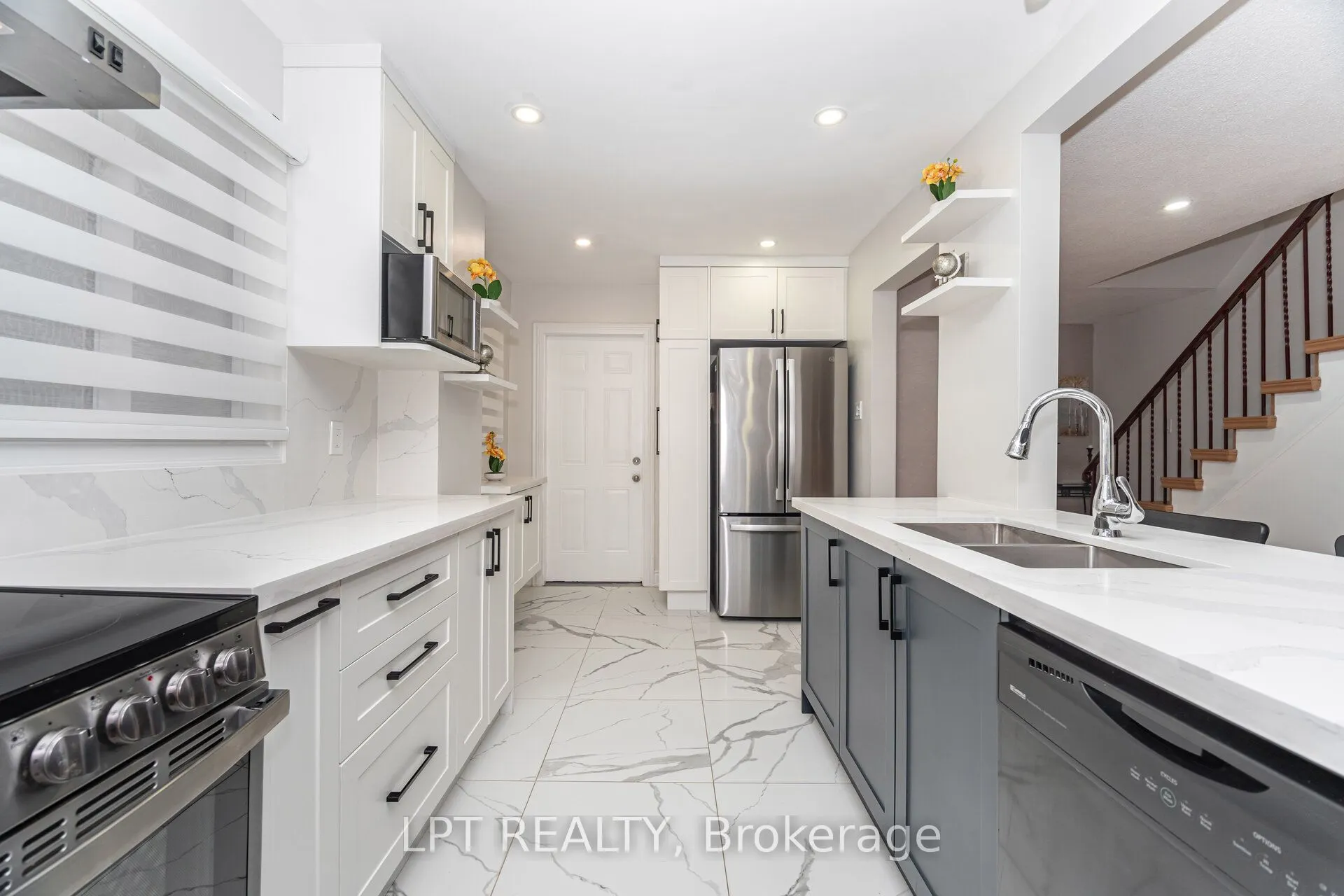 27 Woodsview Avenue
