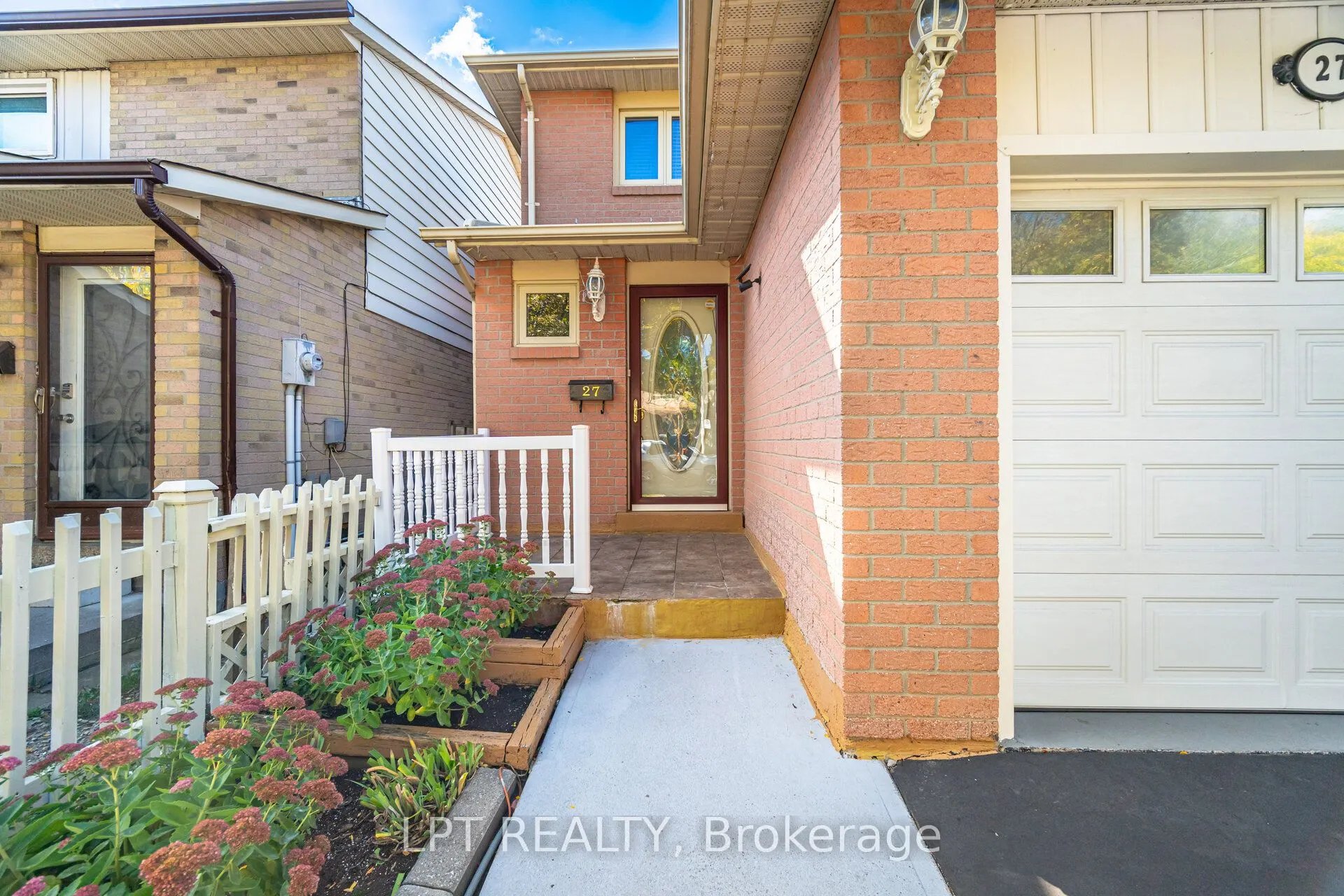 27 Woodsview Avenue