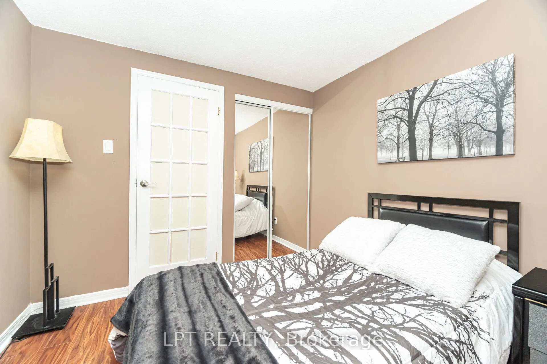 27 Woodsview Avenue