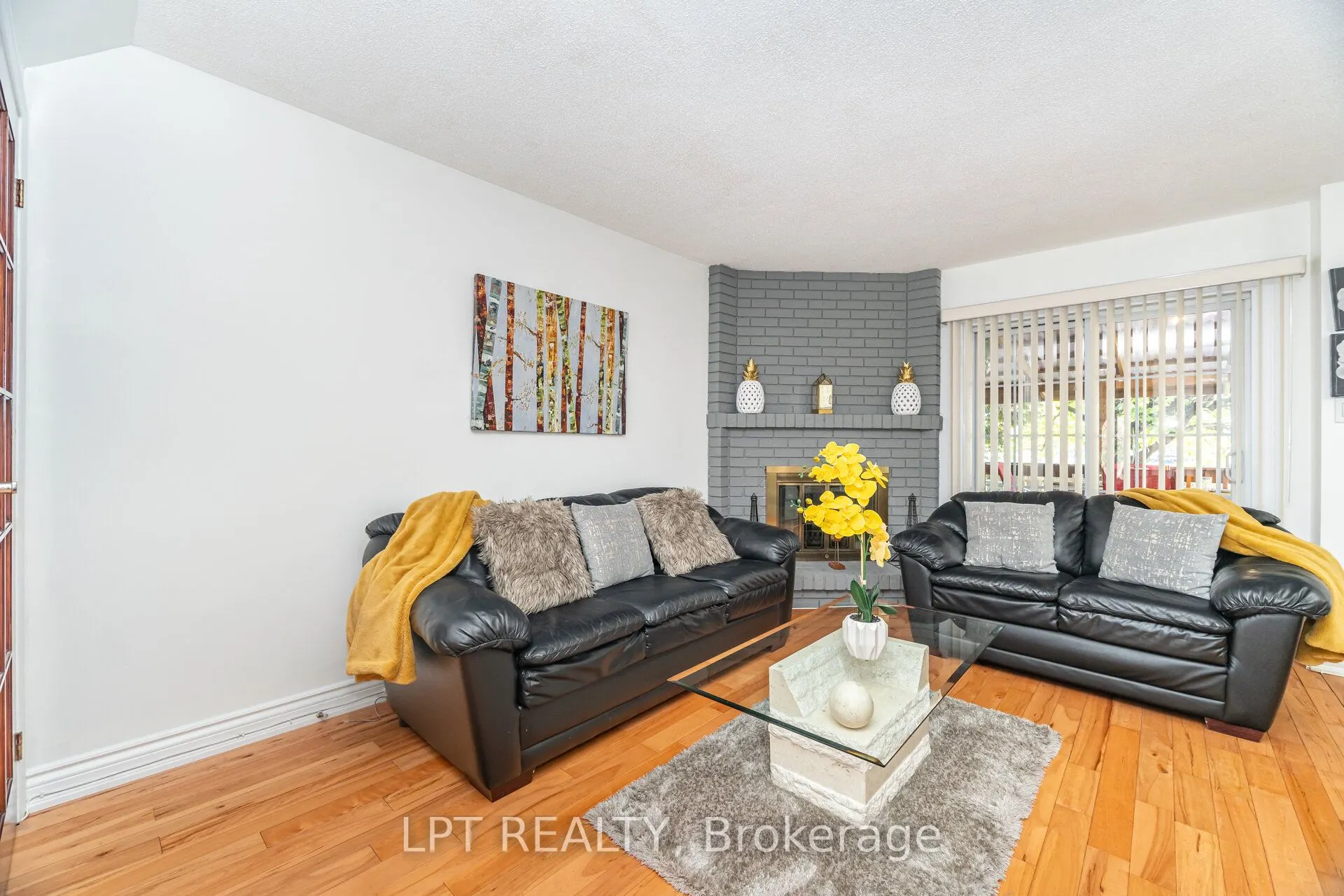 27 Woodsview Avenue
