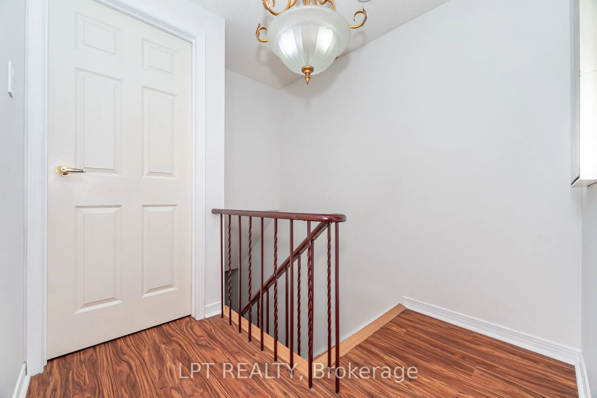 27 Woodsview Avenue