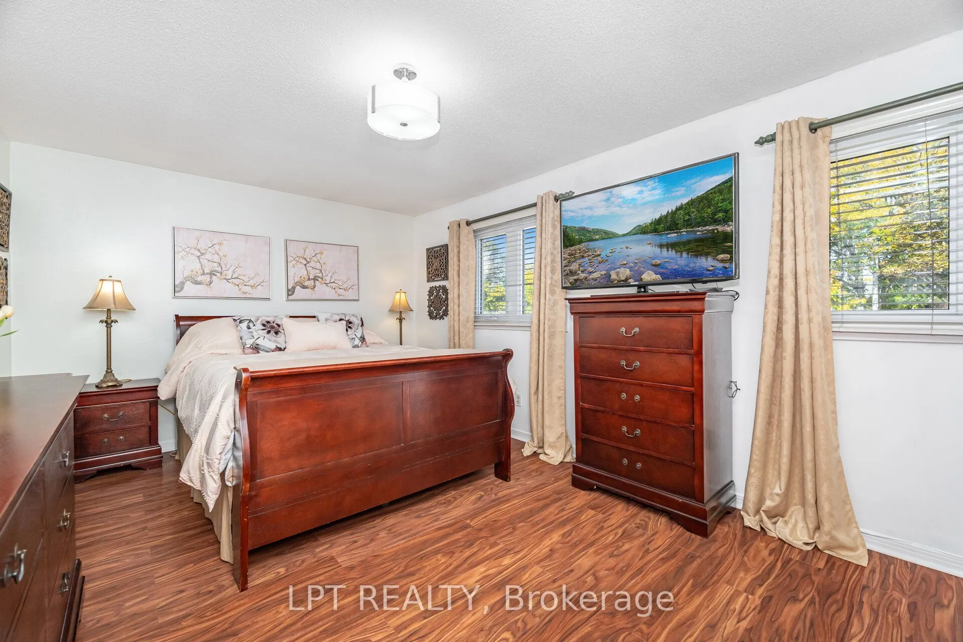 27 Woodsview Avenue