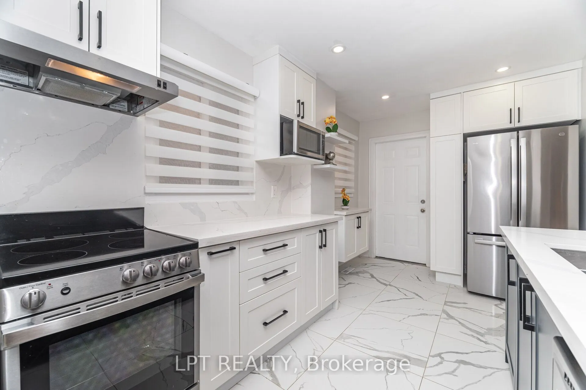 27 Woodsview Avenue