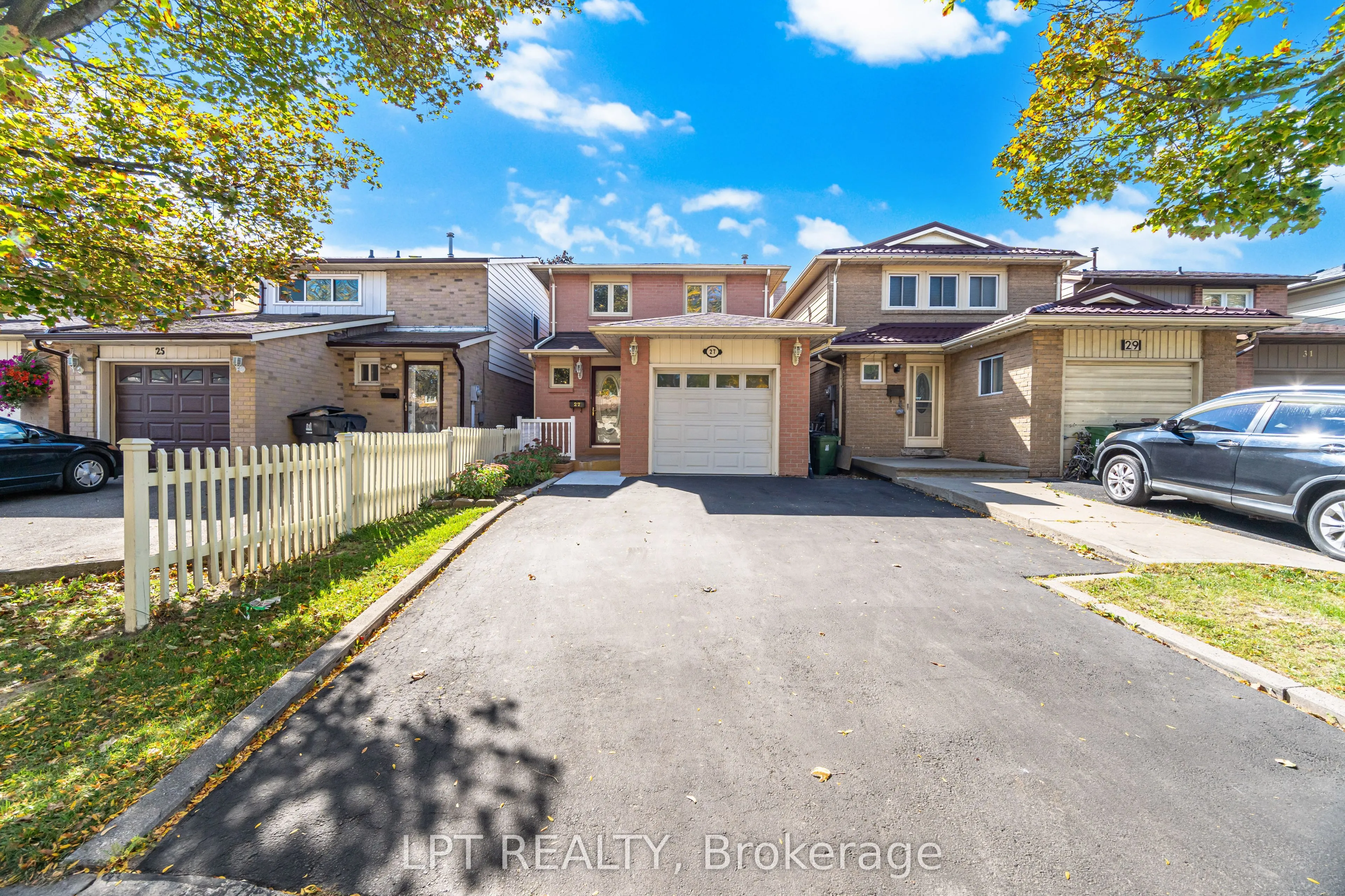 27 Woodsview Avenue