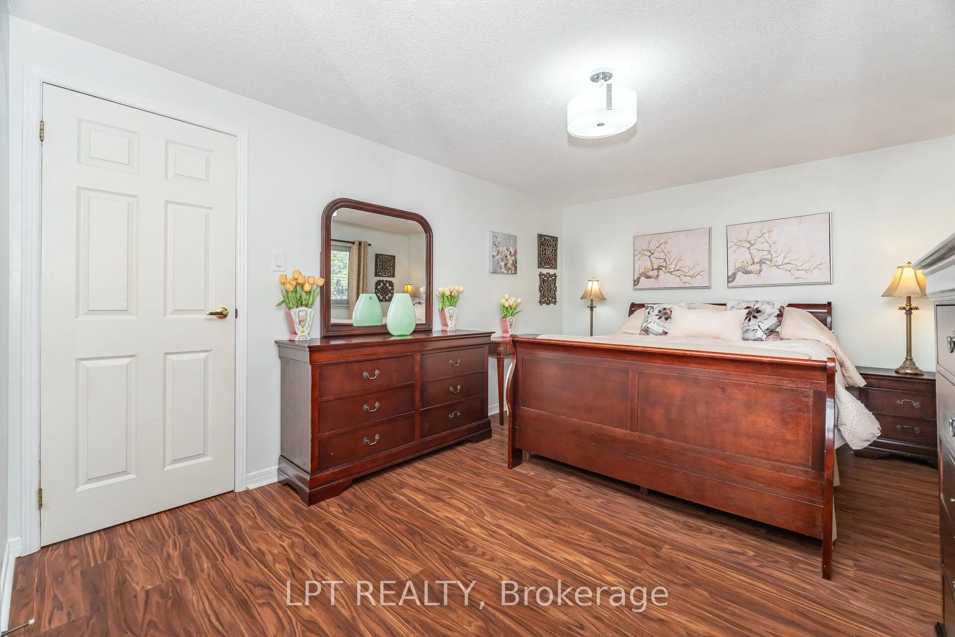 27 Woodsview Avenue