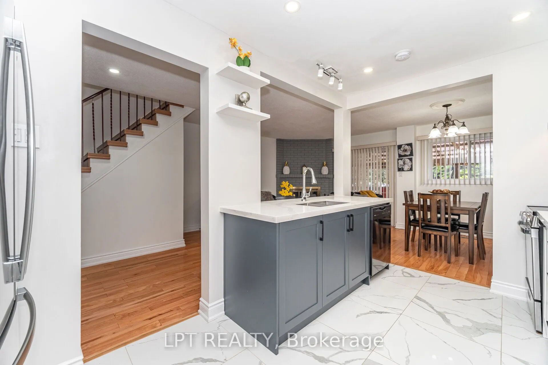 27 Woodsview Avenue