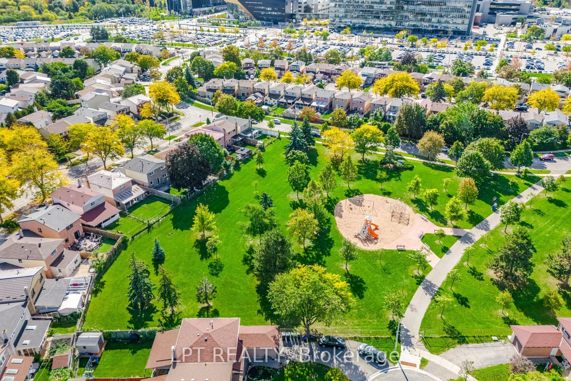 27 Woodsview Avenue