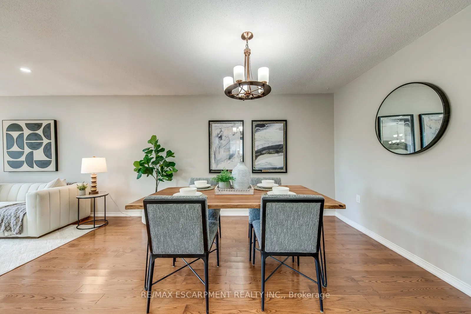 2309 Malcolm Crescent