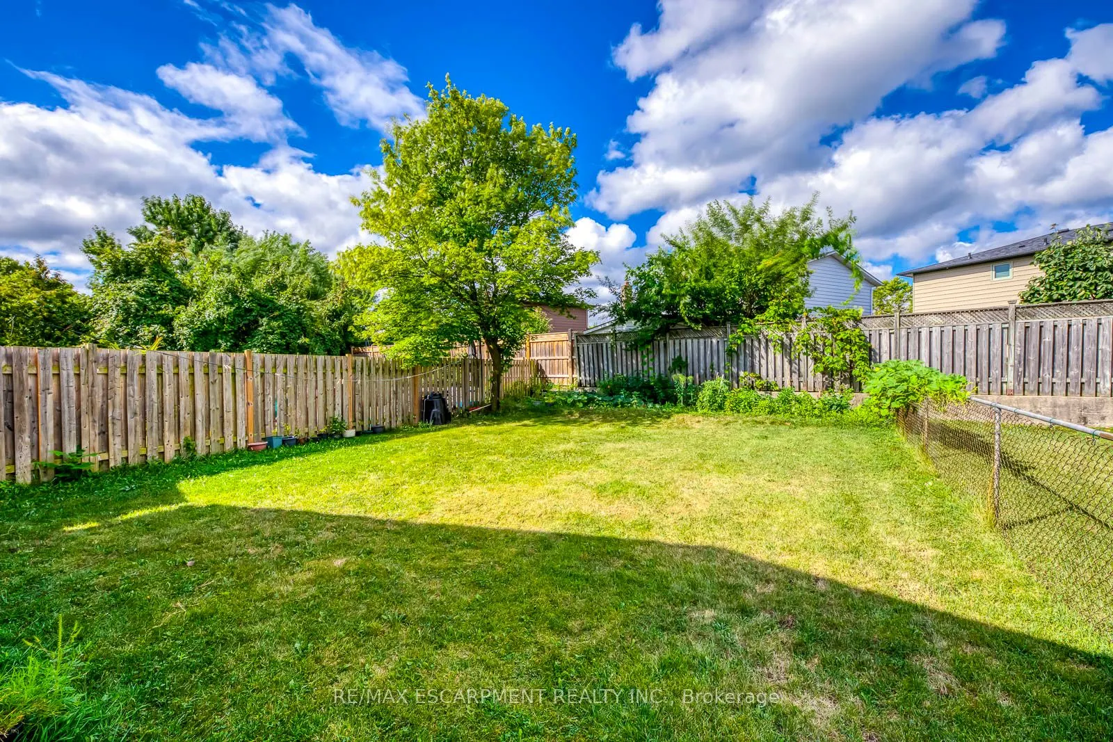 2309 Malcolm Crescent