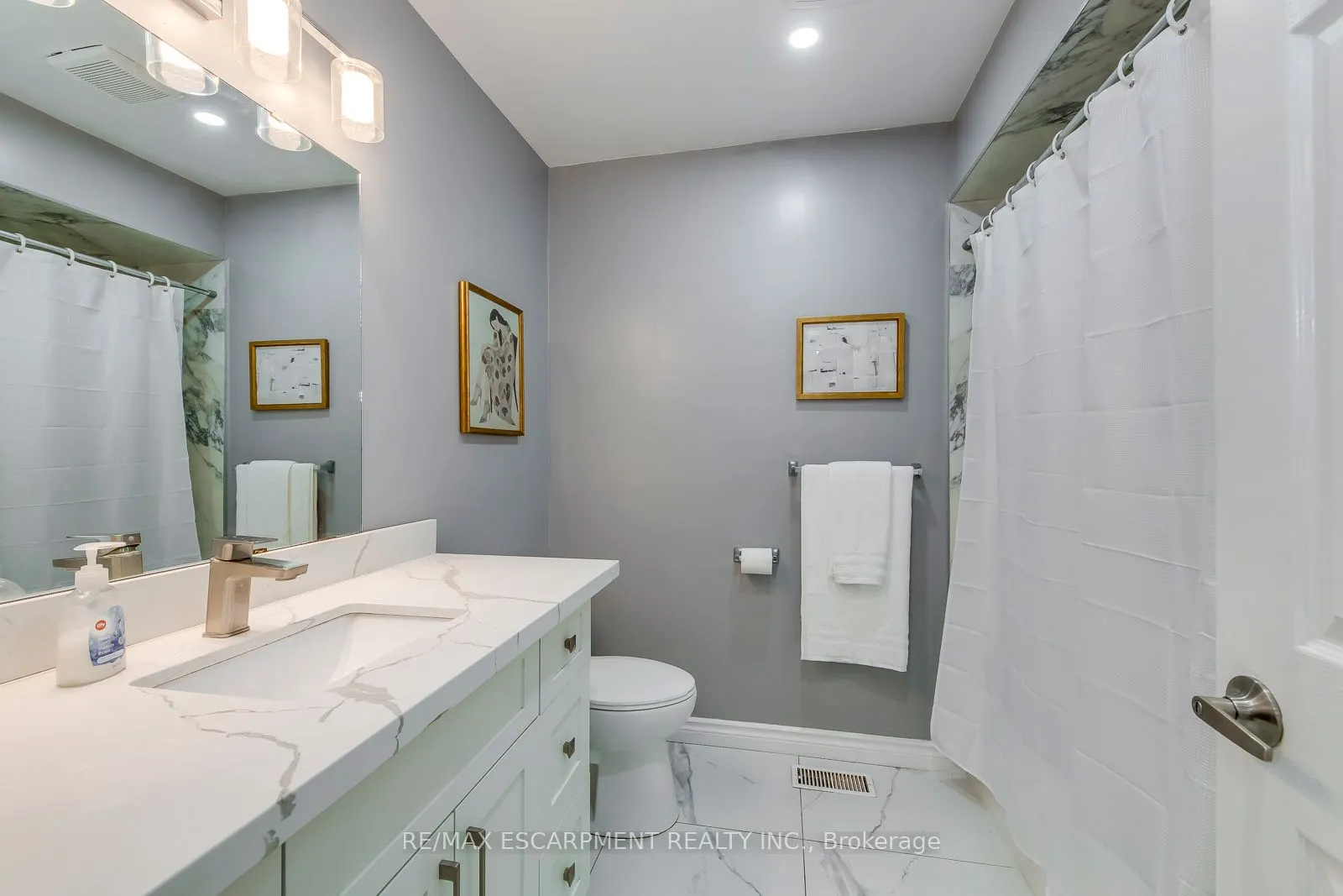 2309 Malcolm Crescent