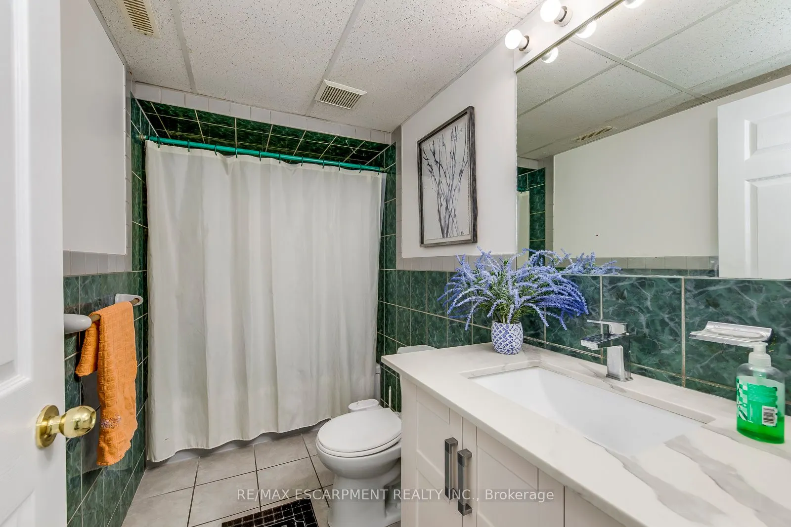 2309 Malcolm Crescent
