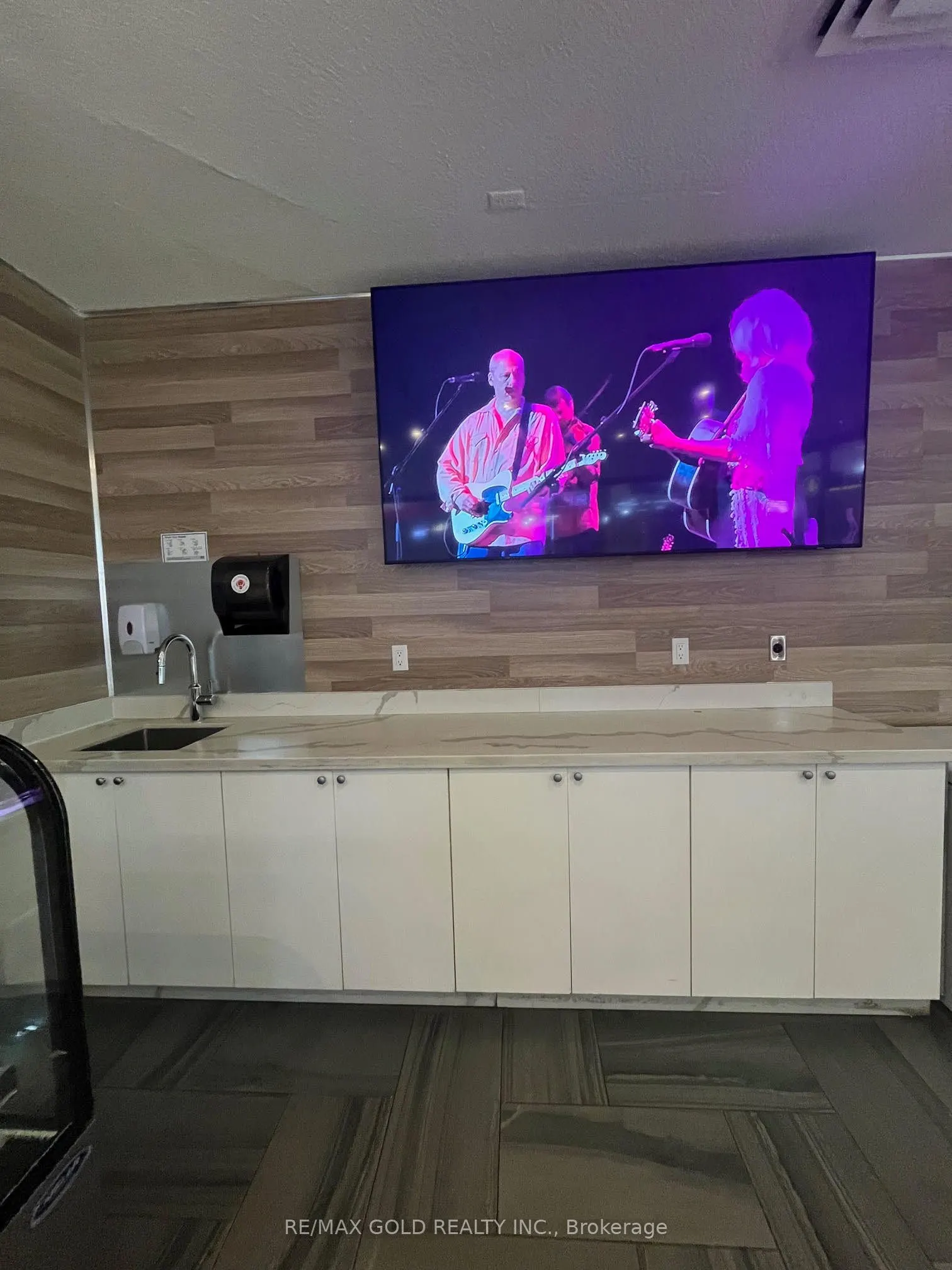 1151 Dundas Street W, #19