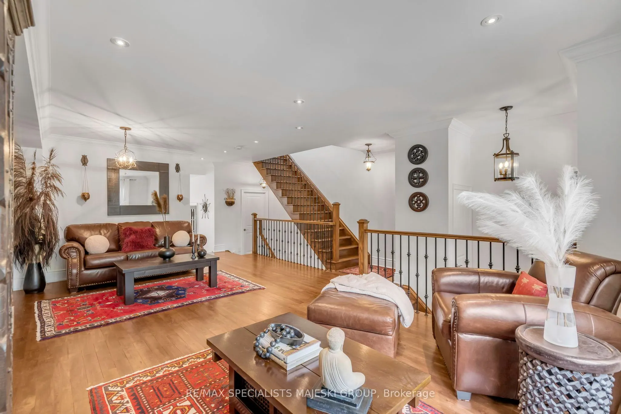 87 Lake Crescent