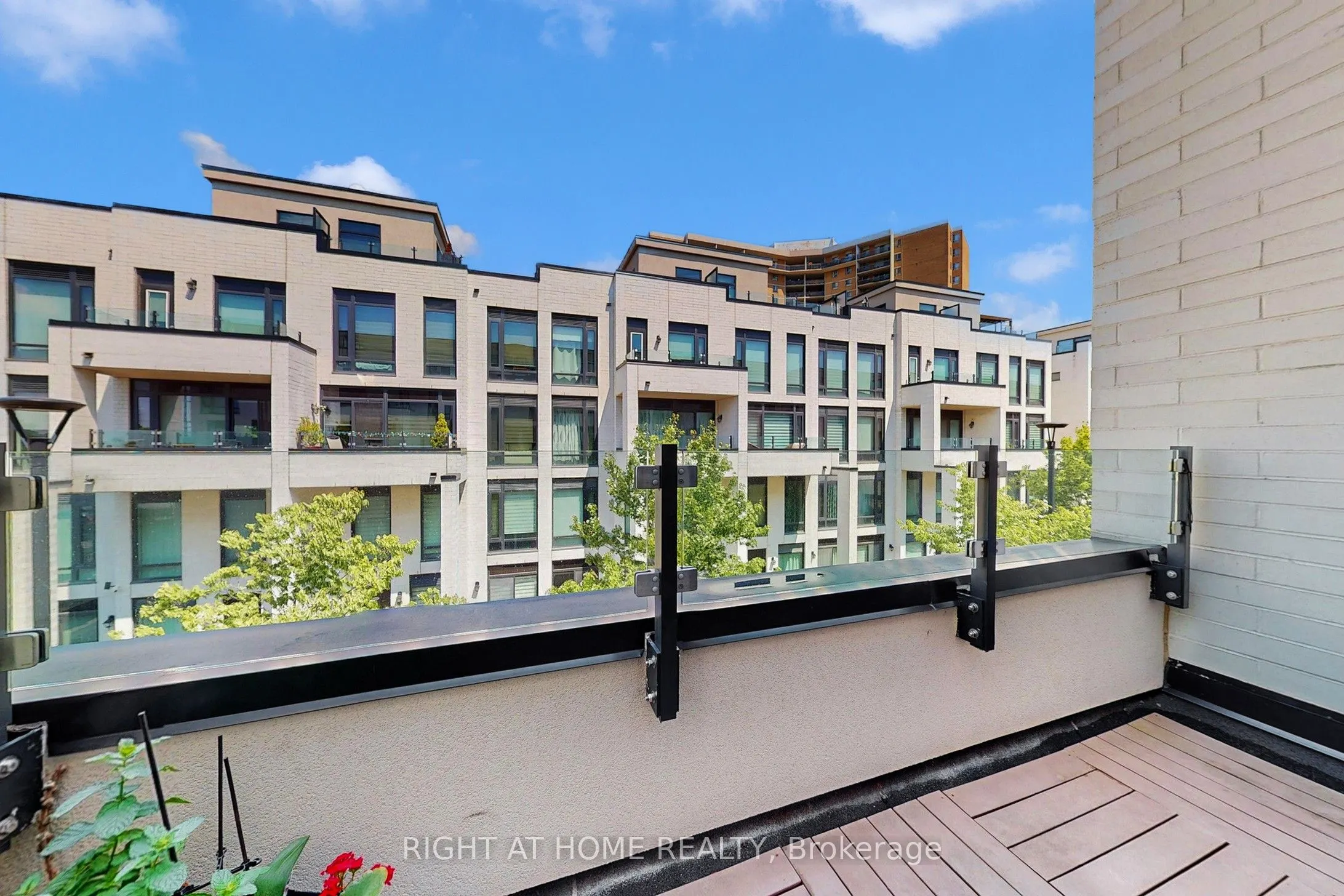 138 Widdicombe Hill Boulevard, #710