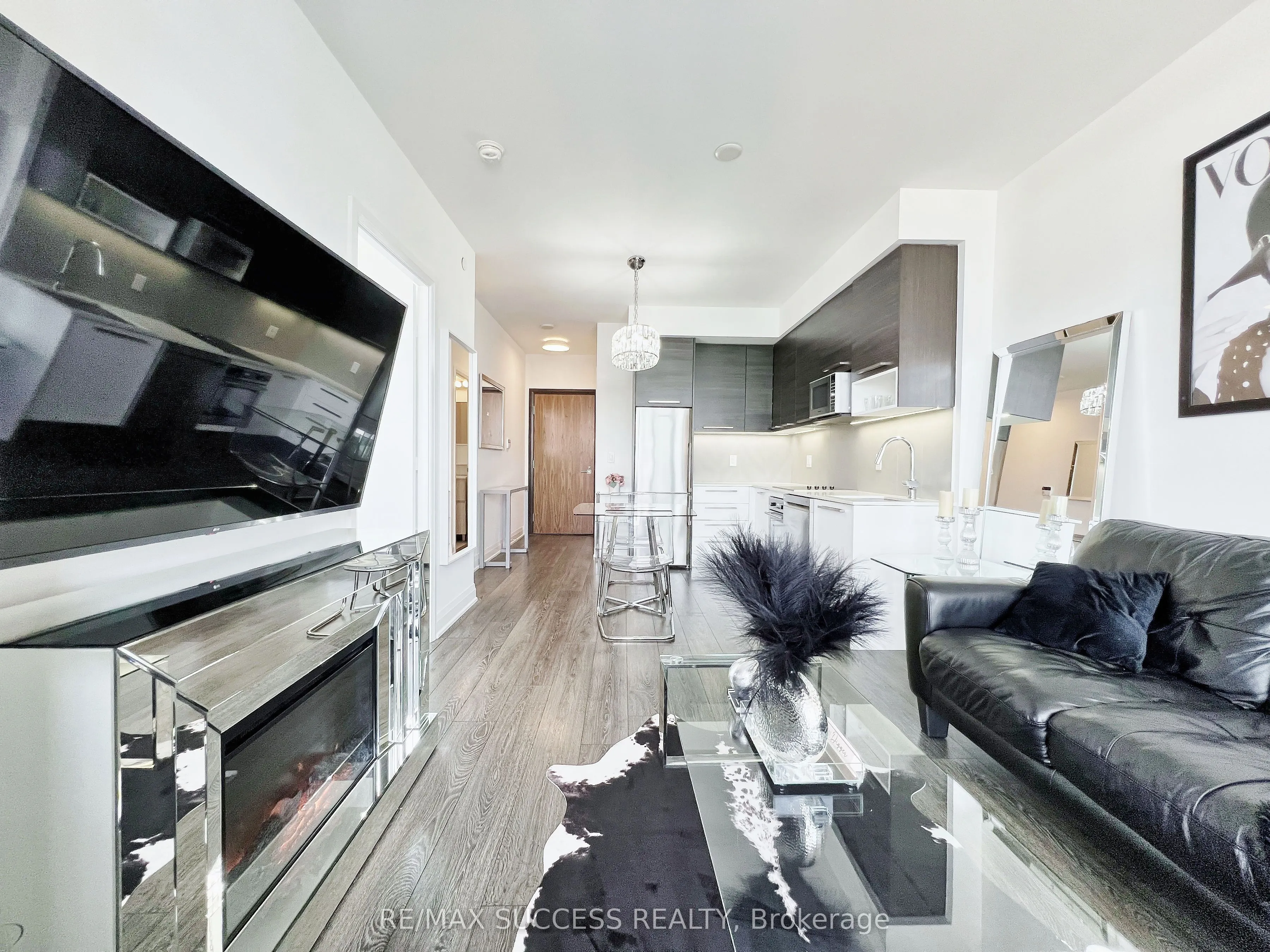 36 Park Lawn Road, #2707