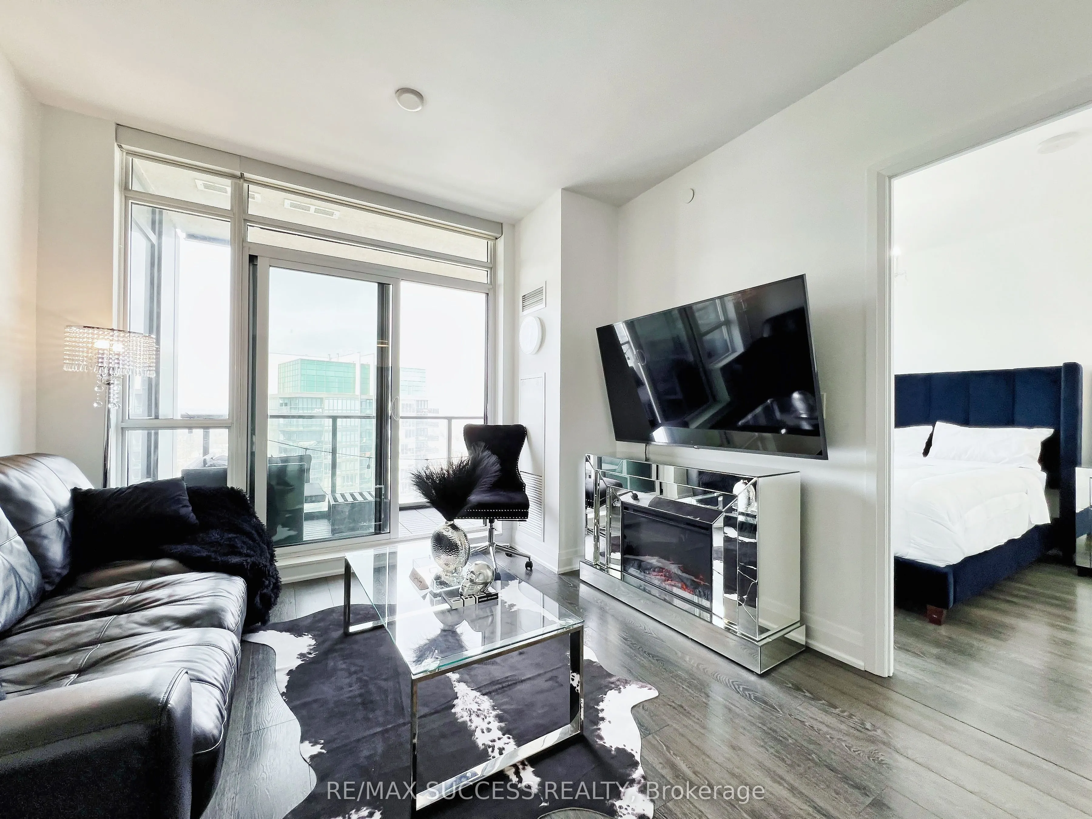 36 Park Lawn Road, #2707