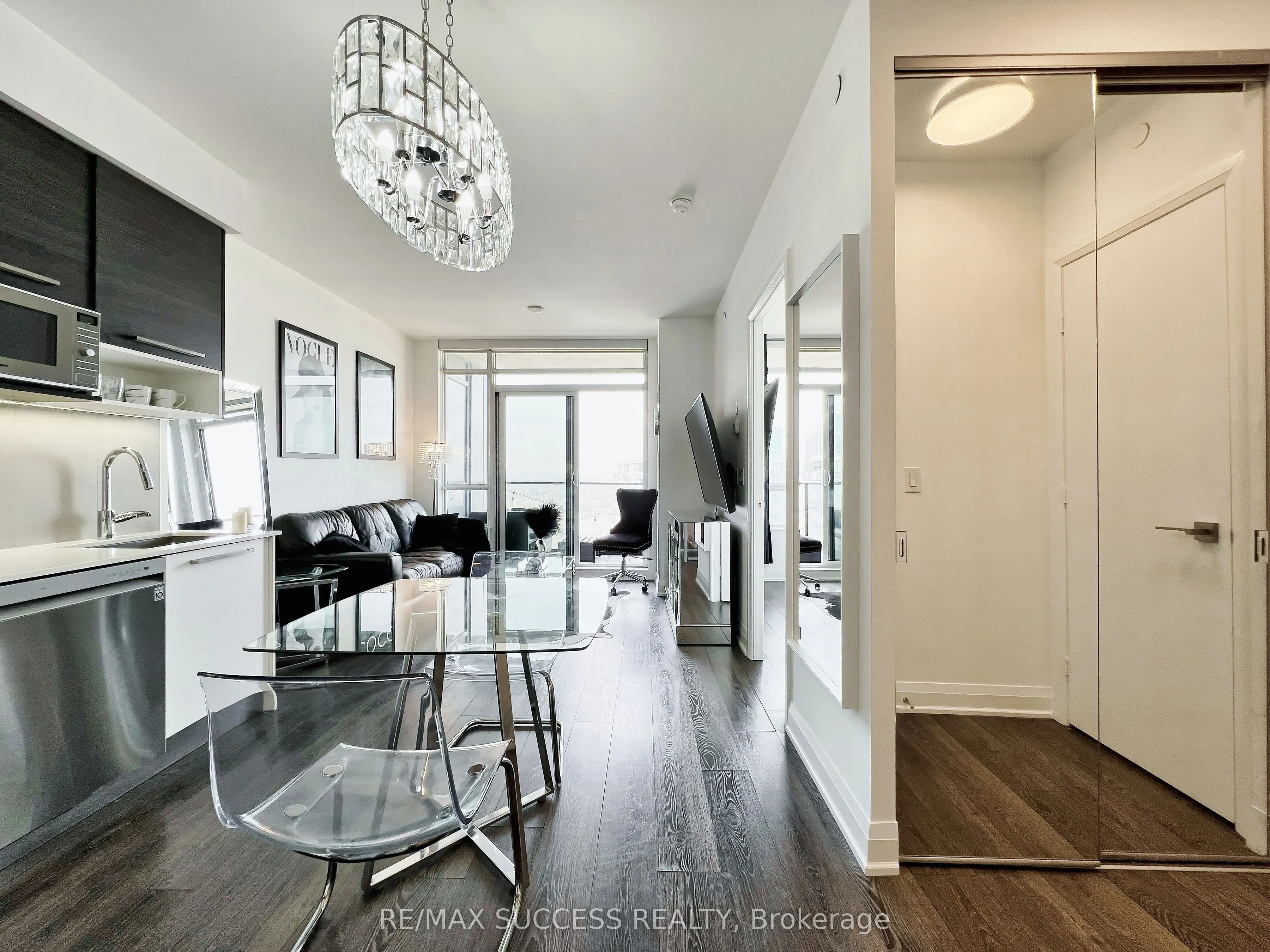 36 Park Lawn Road, #2707