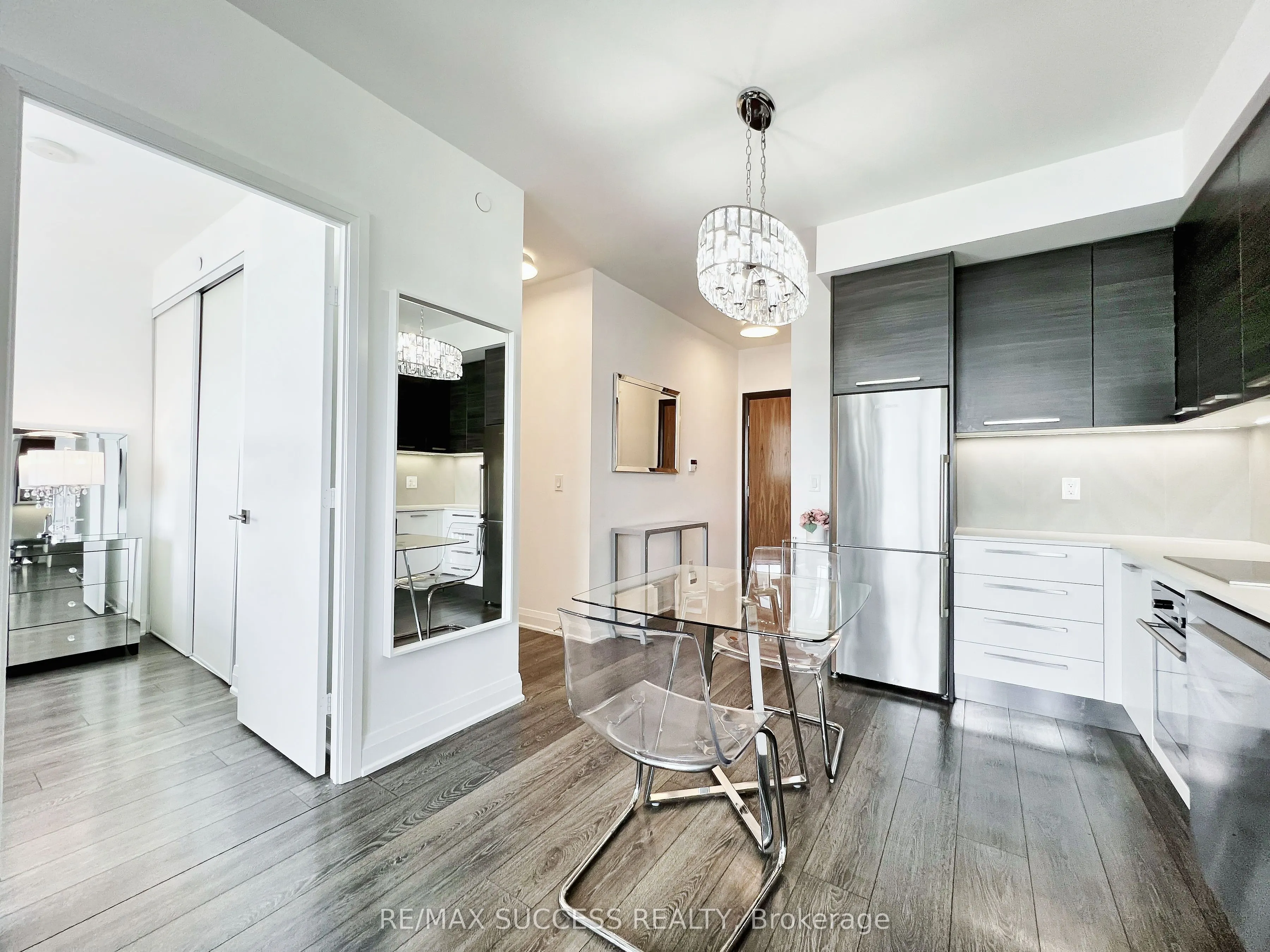 36 Park Lawn Road, #2707