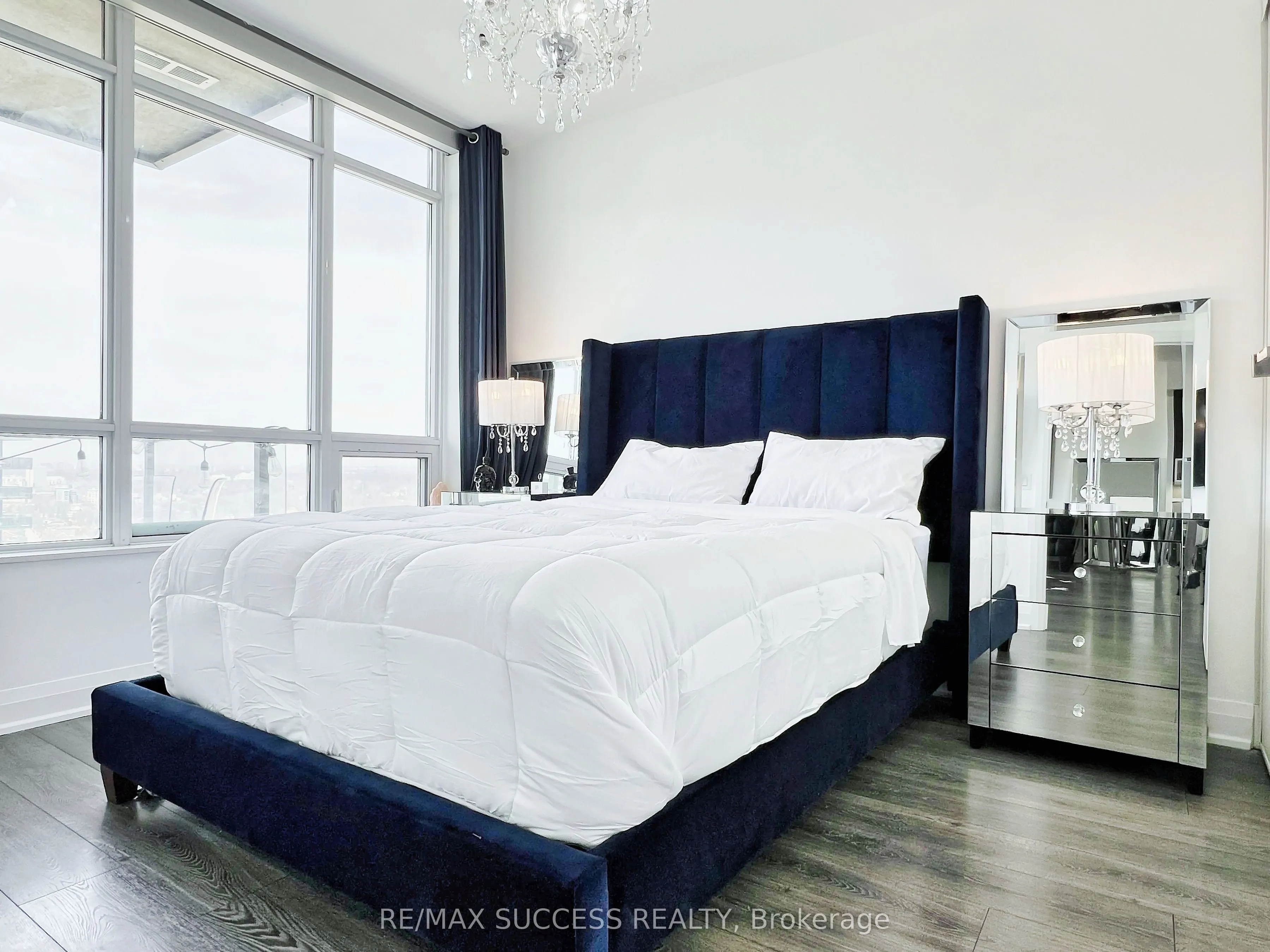 36 Park Lawn Road, #2707